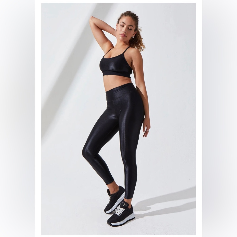 Noli yoga liquid leggings. New with tags. Size L. Black (shiny).
